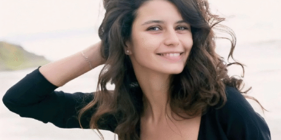 Beren Saat’ın Hayatı: Türk Televizyon ve Sinemasının Parlak Yıldızı