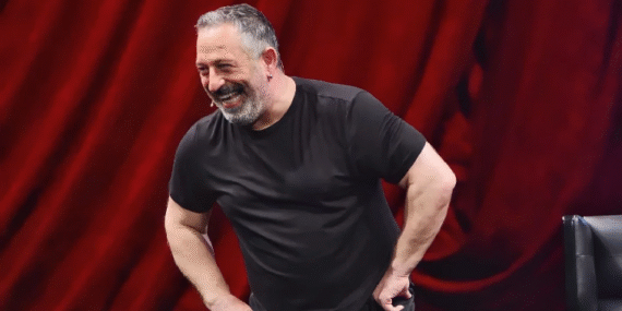 Cem Yılmaz’ın Hayatı: Mizahın Ustası ve Çok Yönlü Sanatçı